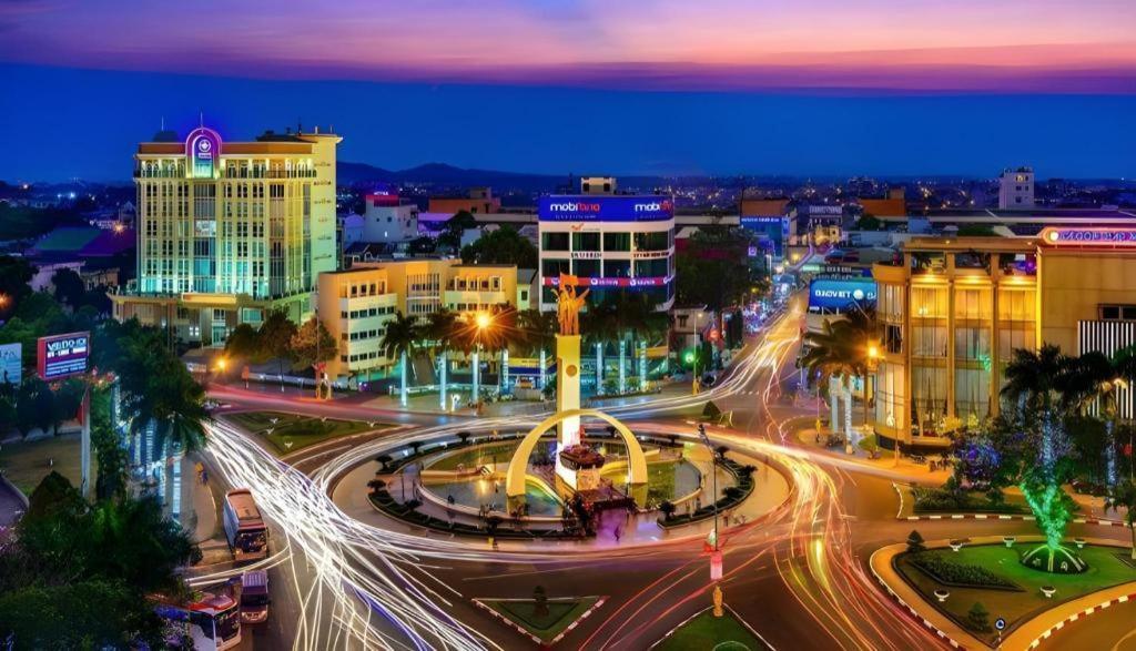 Lucky Star Hotel Buon Ma Thuot Buitenkant foto